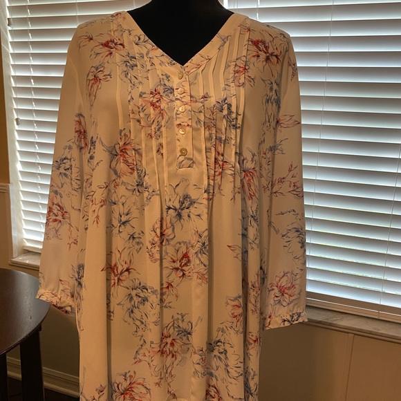 Rose & Olive Tops - Rose + Olive floral top size 2X